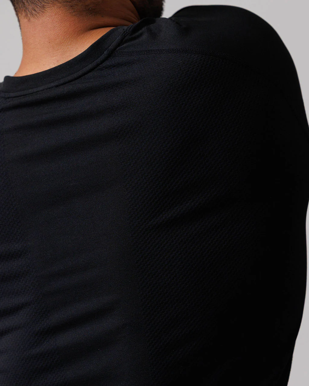 Seamless 2.0 Tee - Black - Image 4